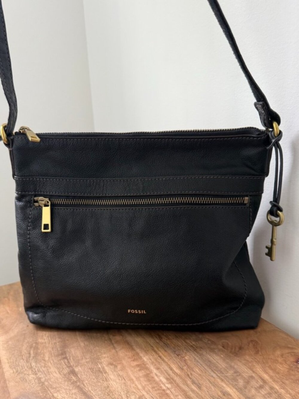 FOSSIL Fiona Black Pebbled Leather Crossbody Bag Purse Zippers